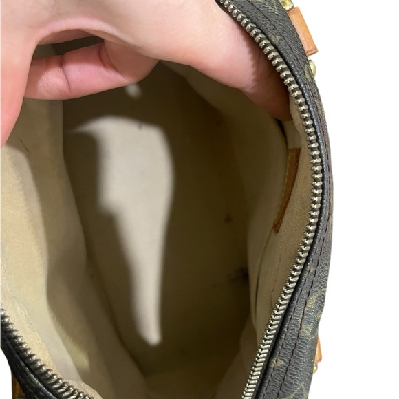 Louis Vuitton VINTAGE Monogram Canvas Handbag - Picture 10 of 11